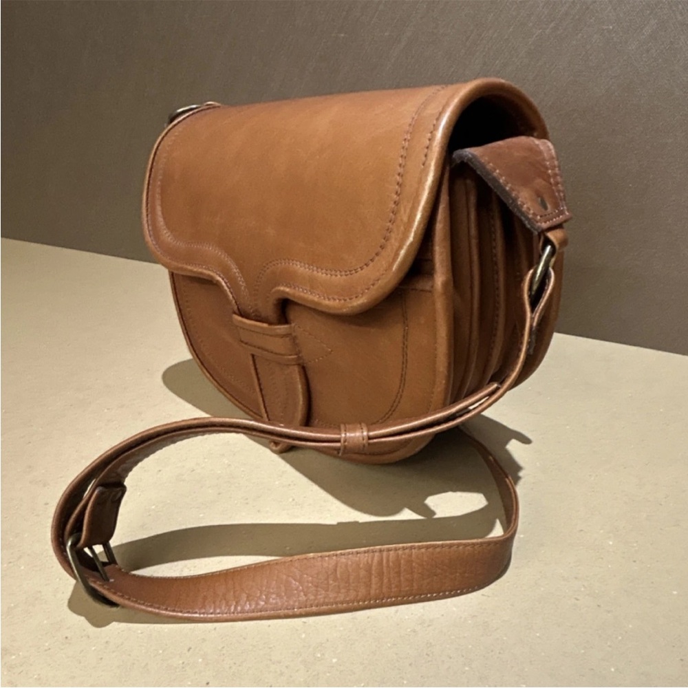 Classic Carriel Carmel Tan Leather Oversized Saddle Crossbody Purse Bag